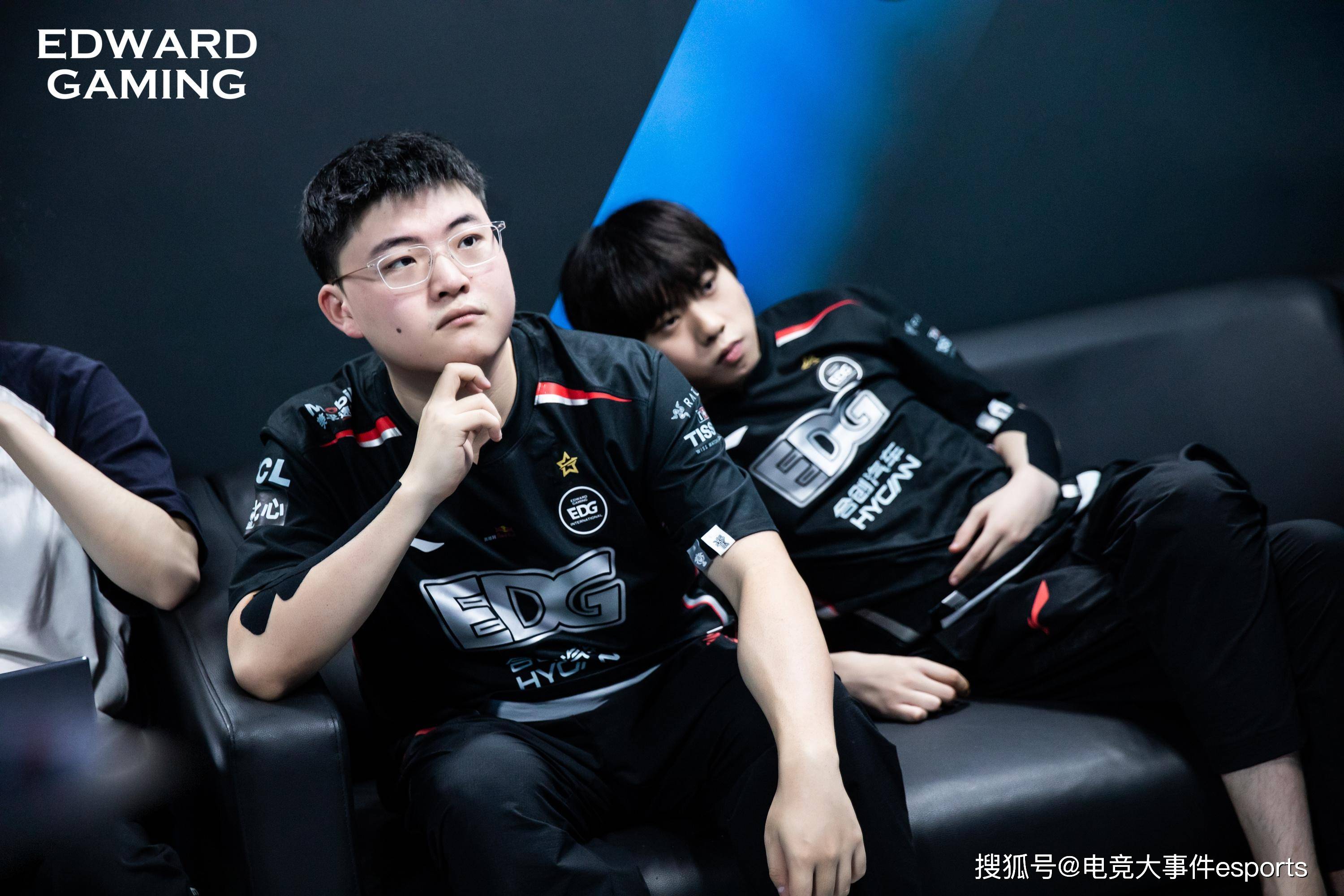 爱游戏APP下载-Uzi官方宣布晋级下一阶段新规，G2引发争议！观众掌声雷动的简单介绍