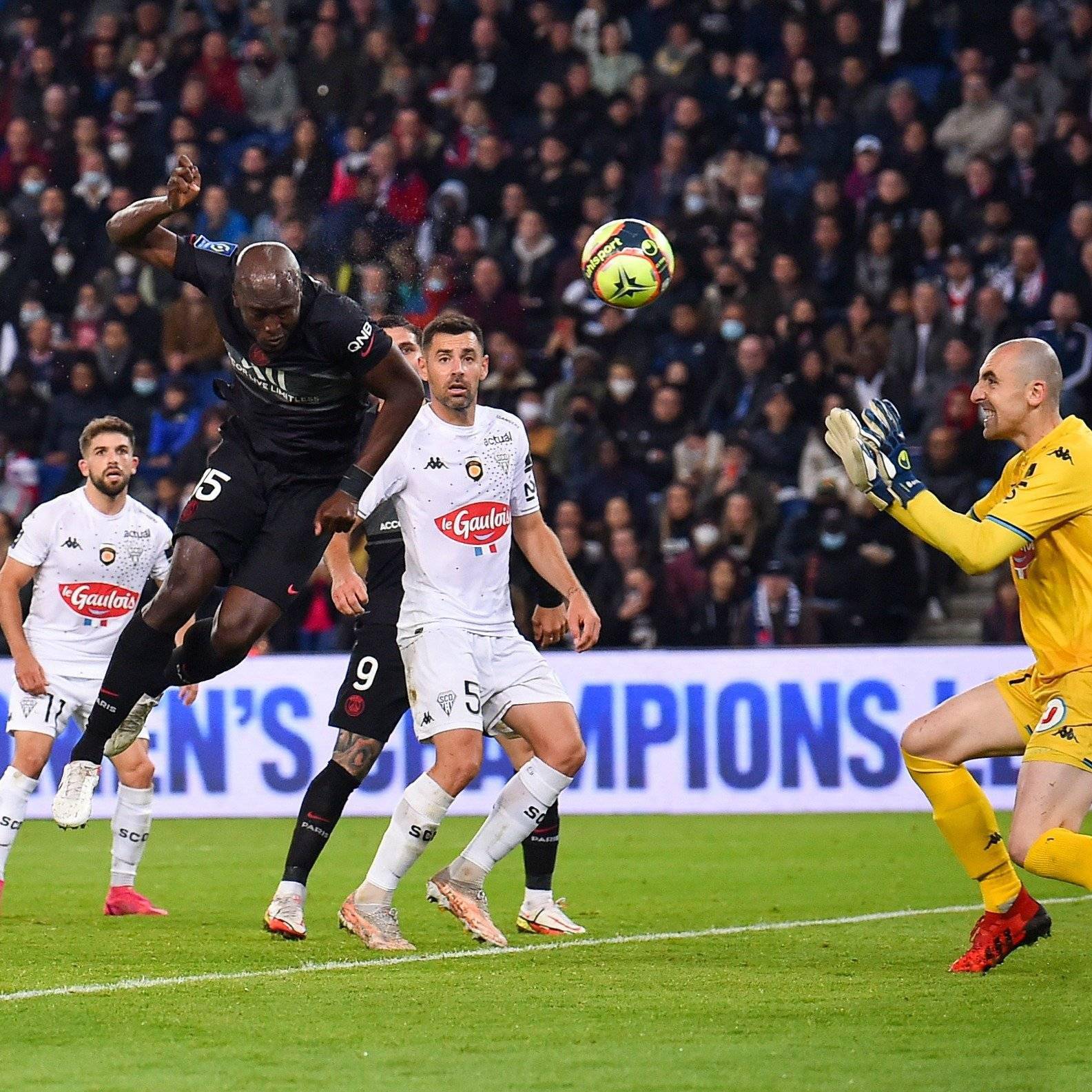 爱游戏APP下载-广州队内部会议纪要流出：冲刺阶段强势反弹；法甲使命明确；轮换策略成焦点的简单介绍