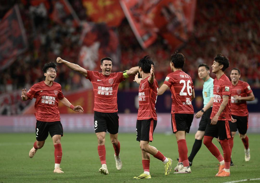 爱游戏APP-成都蓉城发布备战花絮，今晨单刀错失，中超任务艰巨，医务组通报恢复(成都蓉城狂胜升班马)